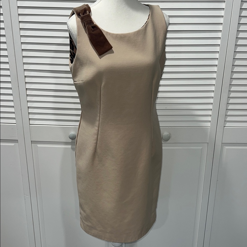 Dolce & Gabbana Tan W/Brown Velvet Bow & Leopard Lining Sleeveless Dress 🎀 - Picture 3 of 11